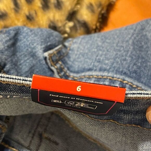 Mid rise bootcut jeans size 7 - Picture 3 of 3